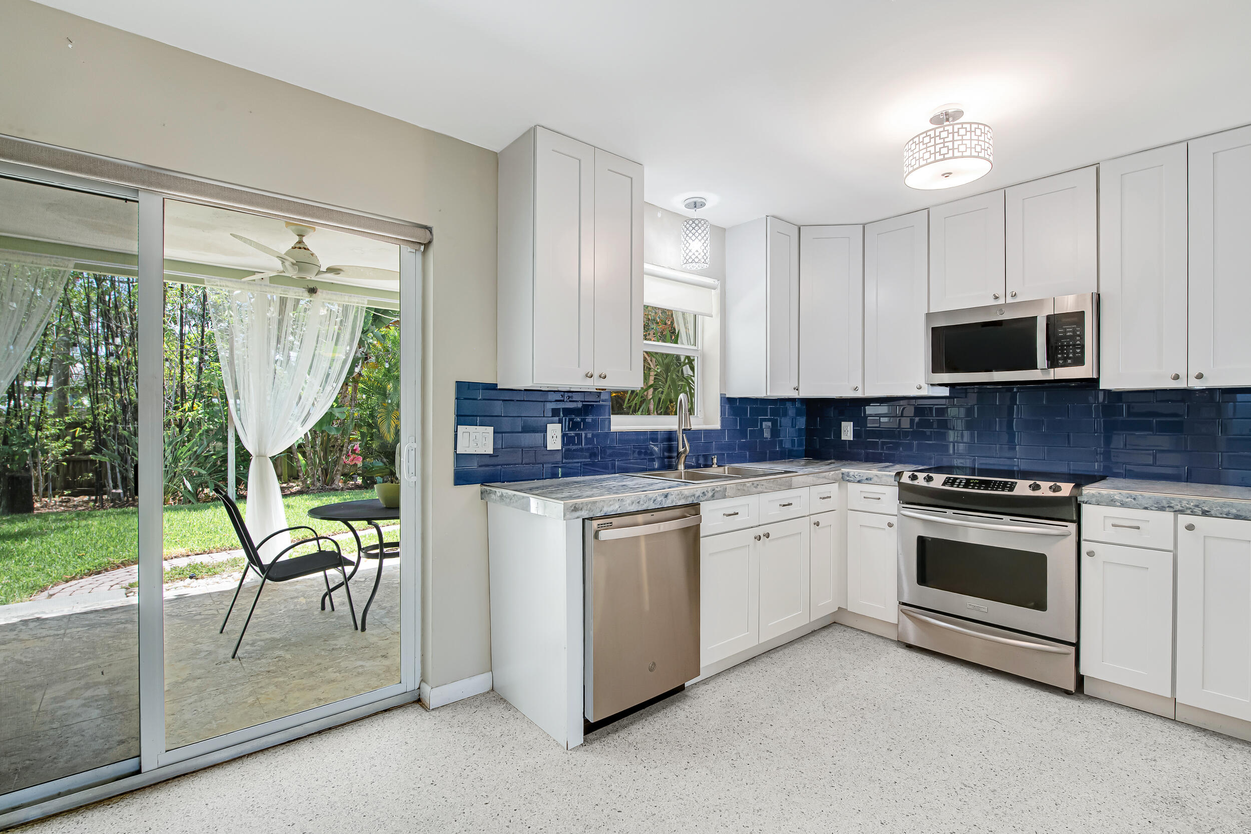 NORTH LAKE WORTH - Residential