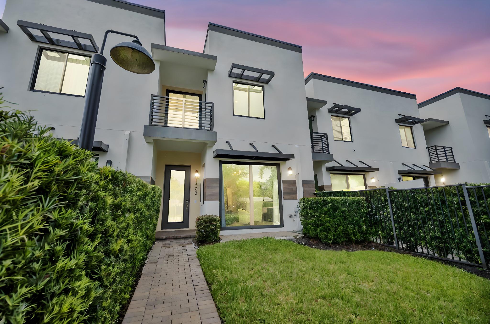 1402 SW 4th Ave 1402
