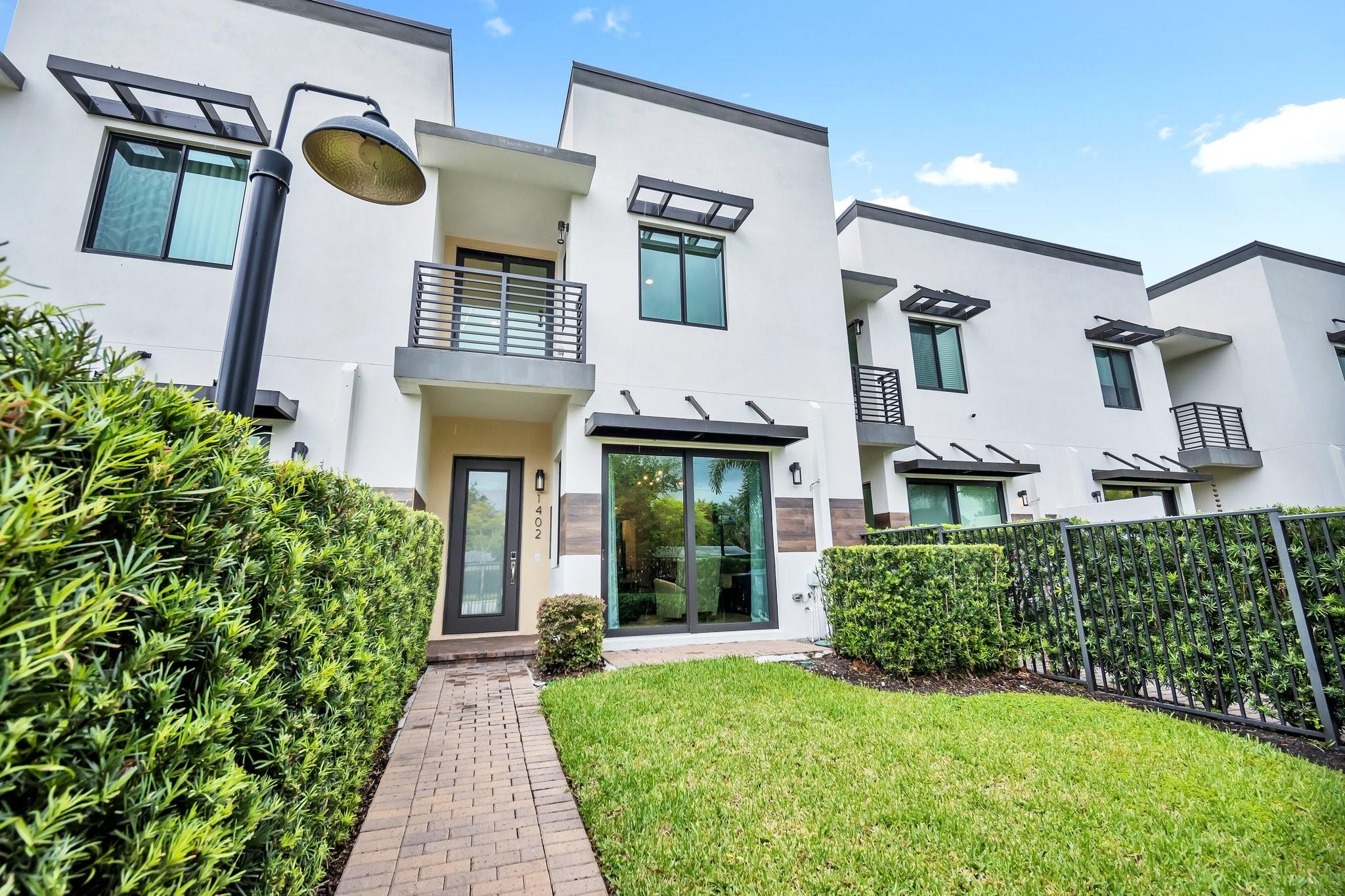1402 SW 4th Ave 1402