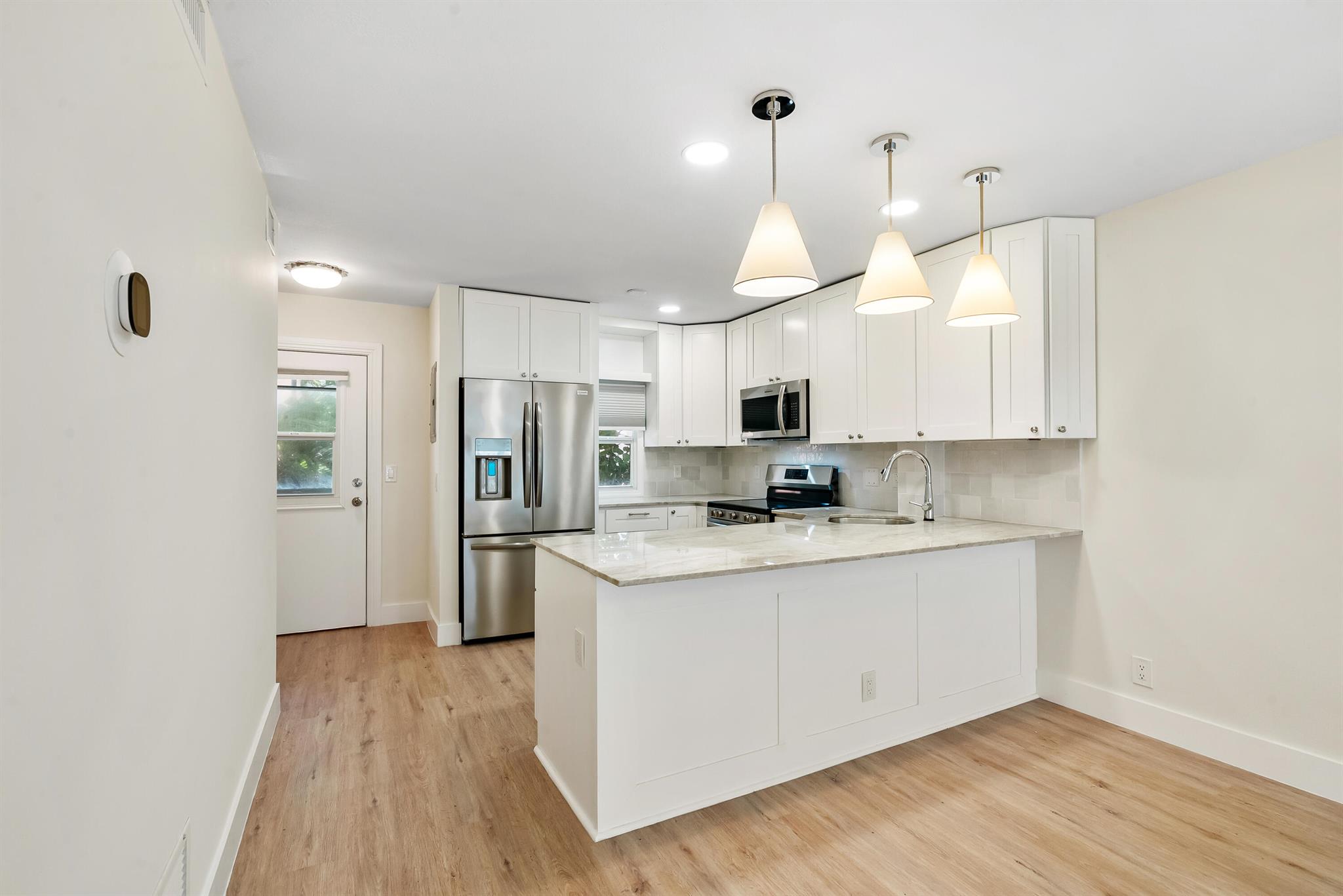 3851 N Ocean Boulevard 211, Gulfstream, FL, 33483/$629,900 4 3851 N Ocean Boulevard 211