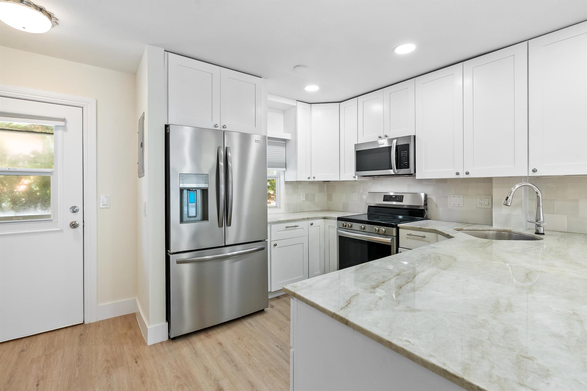 3851 N Ocean Boulevard 211, Gulfstream, FL, 33483/$629,900 3 3851 N Ocean Boulevard 211