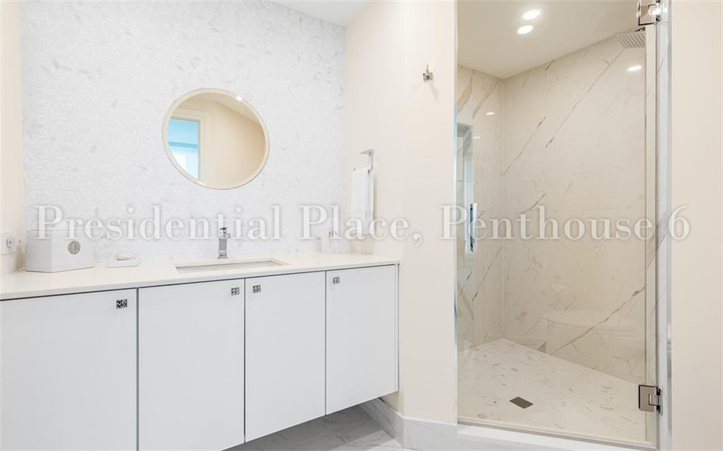 PRESIDENTIAL PLACE - Residential