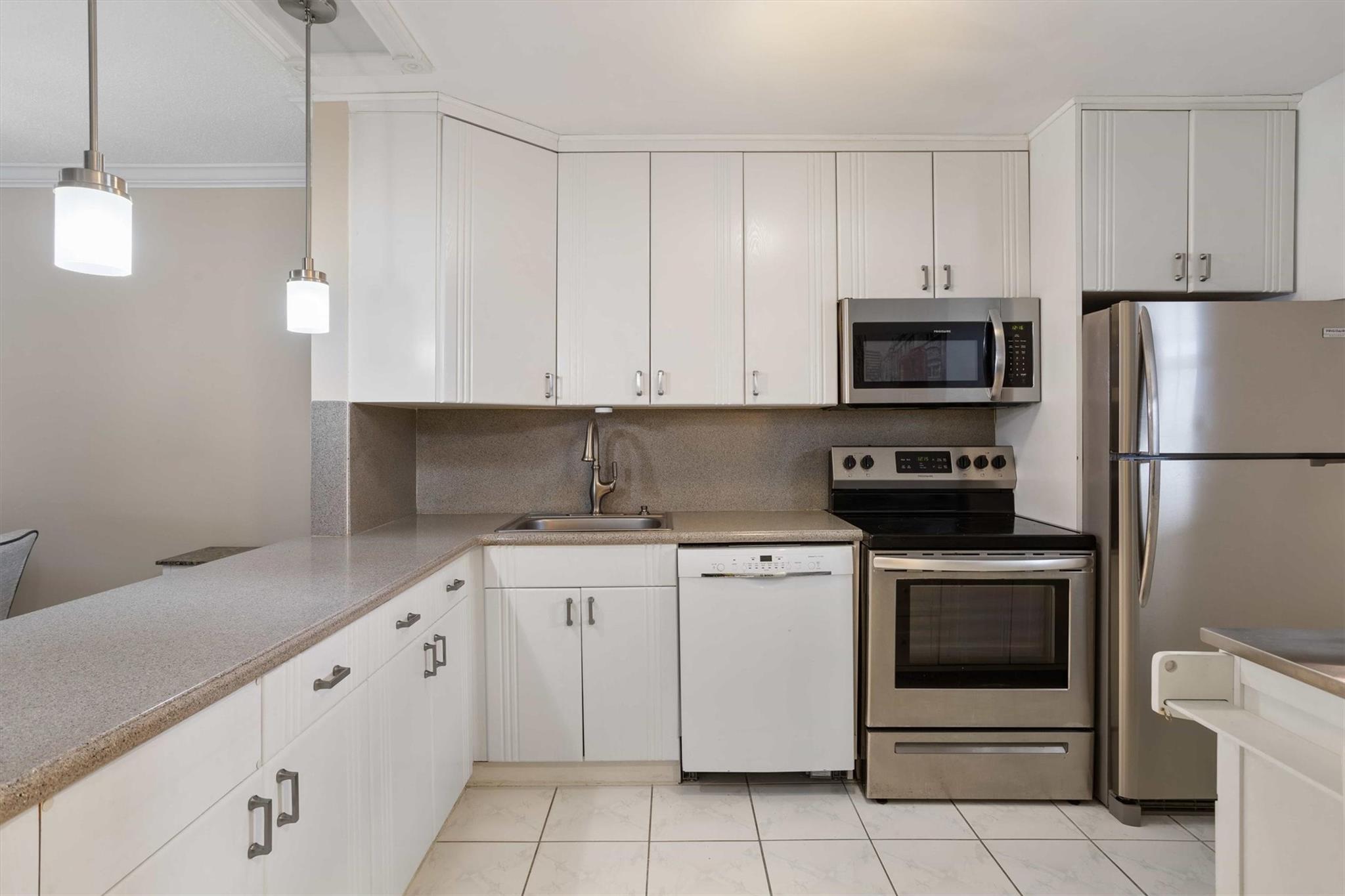 RIVIERA APTS - Residential