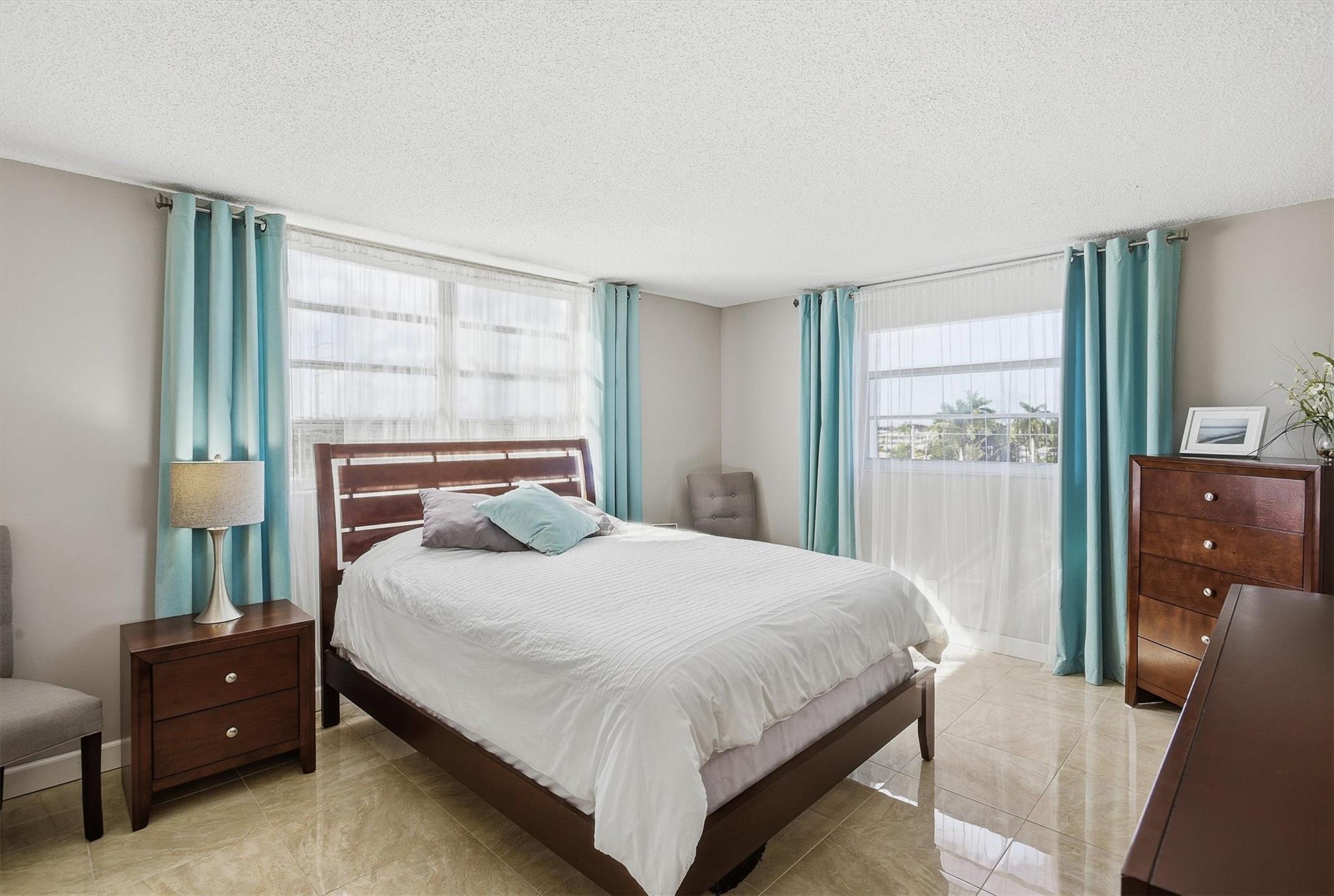 MEADOWBROOK LAKE - Residential