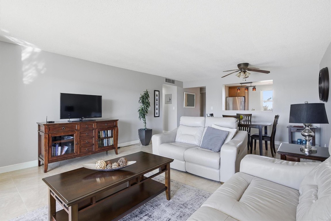 MEADOWBROOK LAKE - Residential