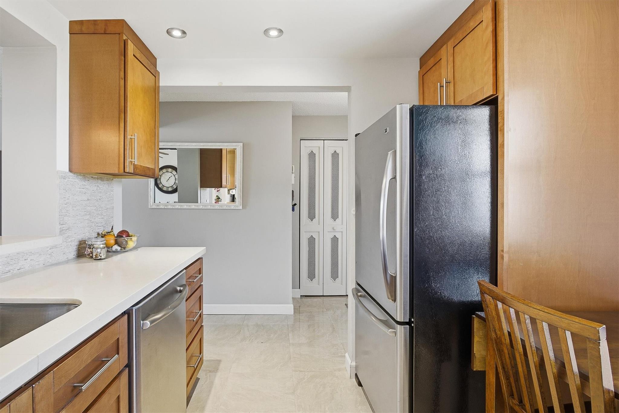 MEADOWBROOK LAKE - Residential