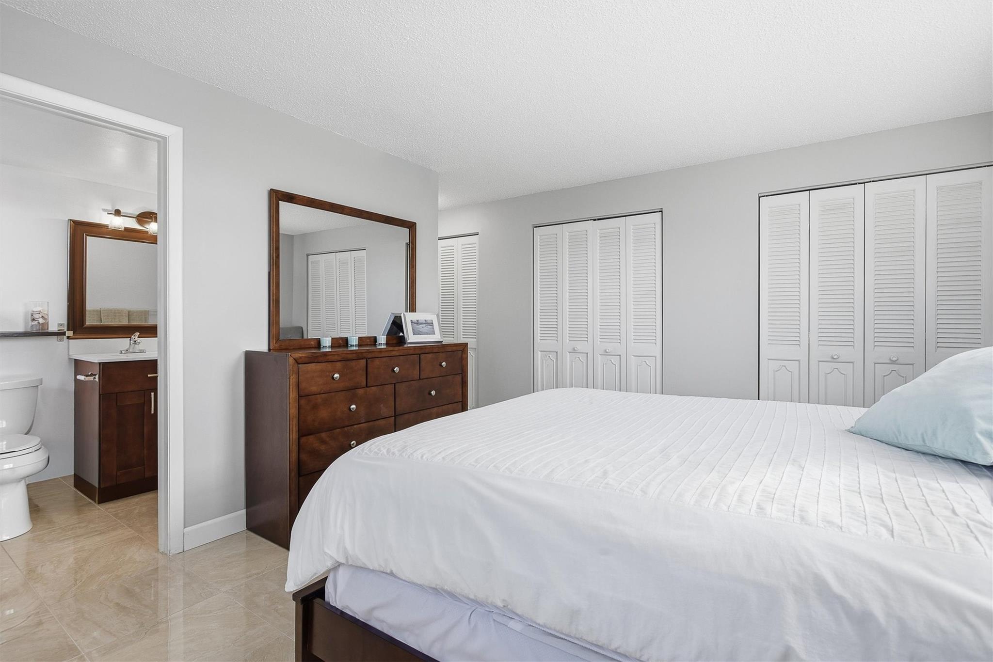 MEADOWBROOK LAKE - Residential