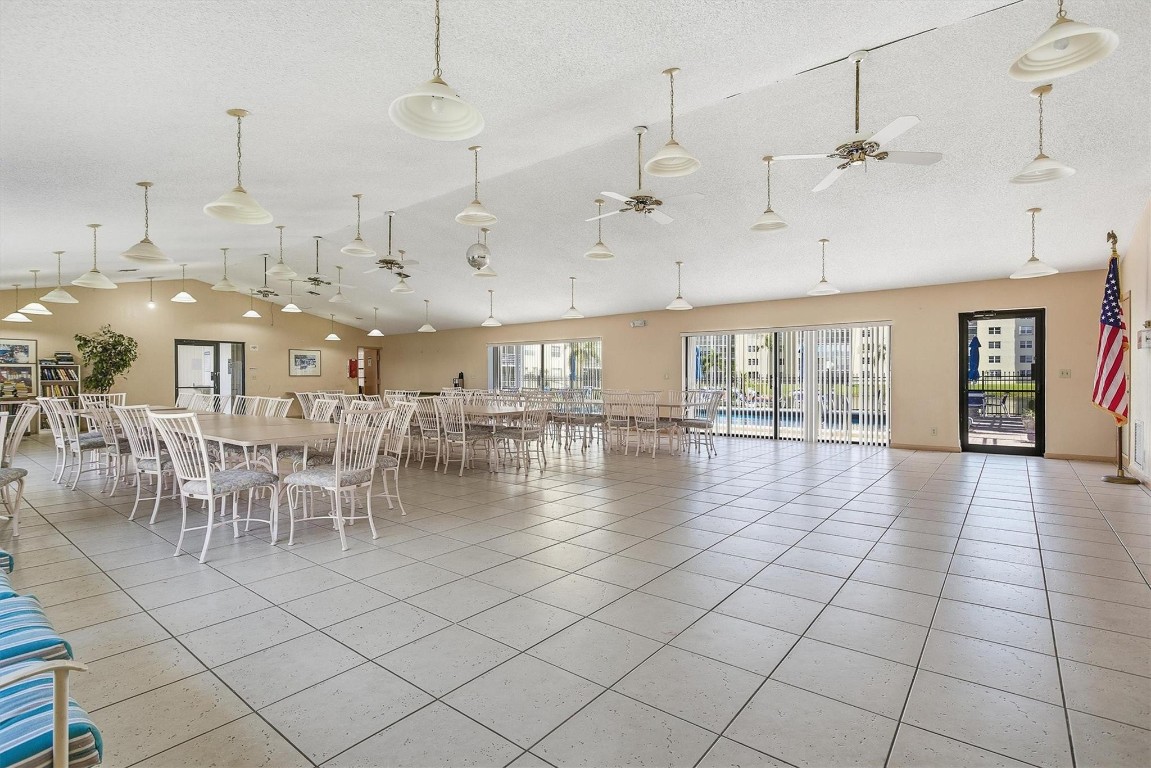 MEADOWBROOK LAKE - Residential