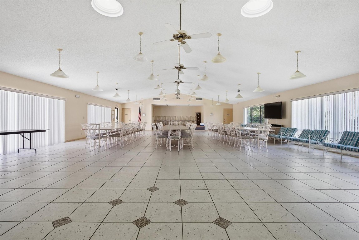 MEADOWBROOK LAKE - Residential