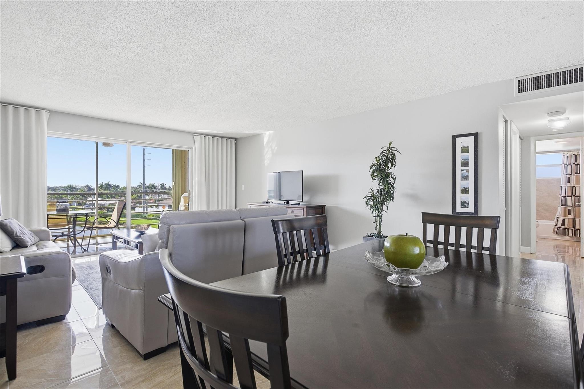 MEADOWBROOK LAKE - Residential