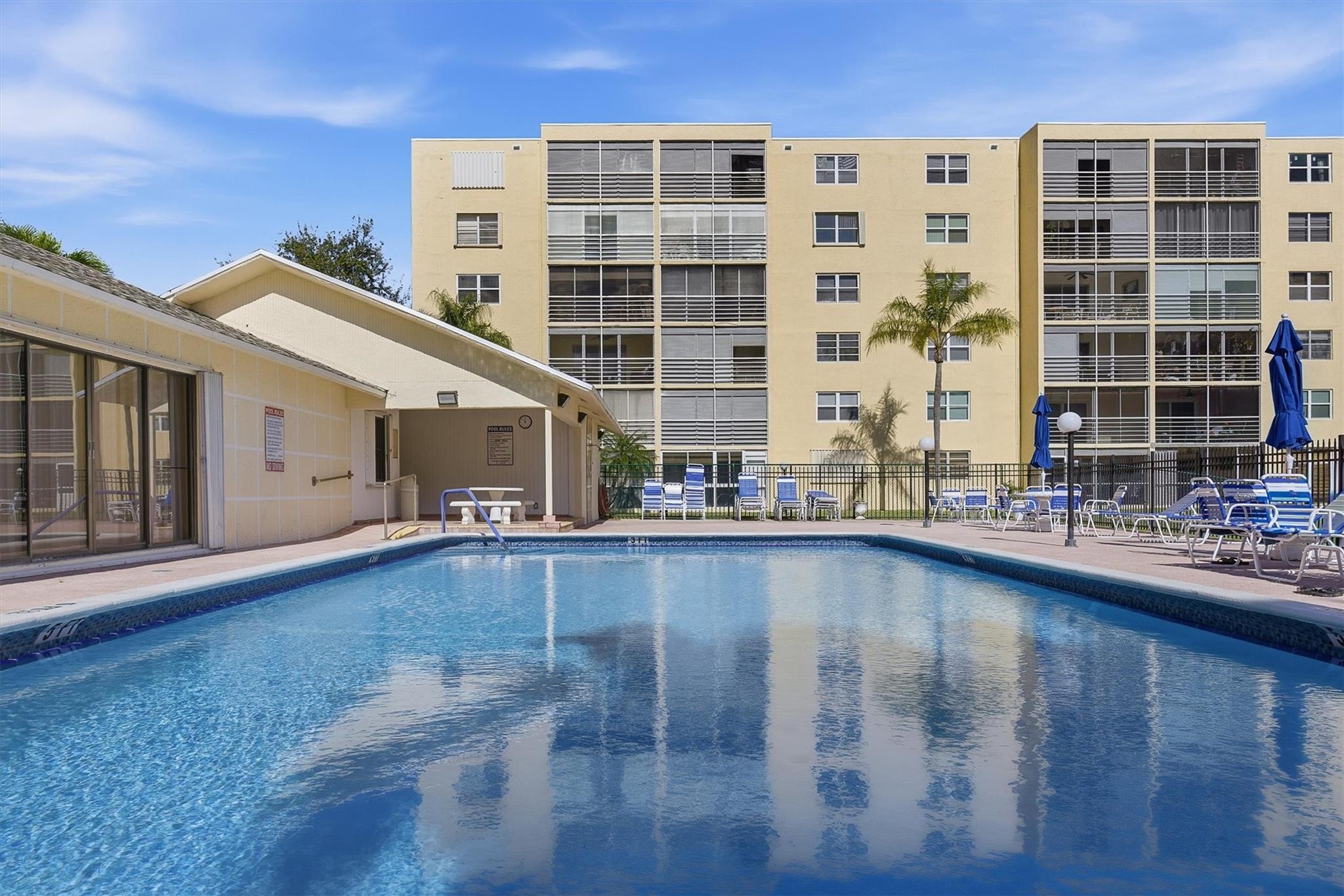 MEADOWBROOK LAKE - Residential