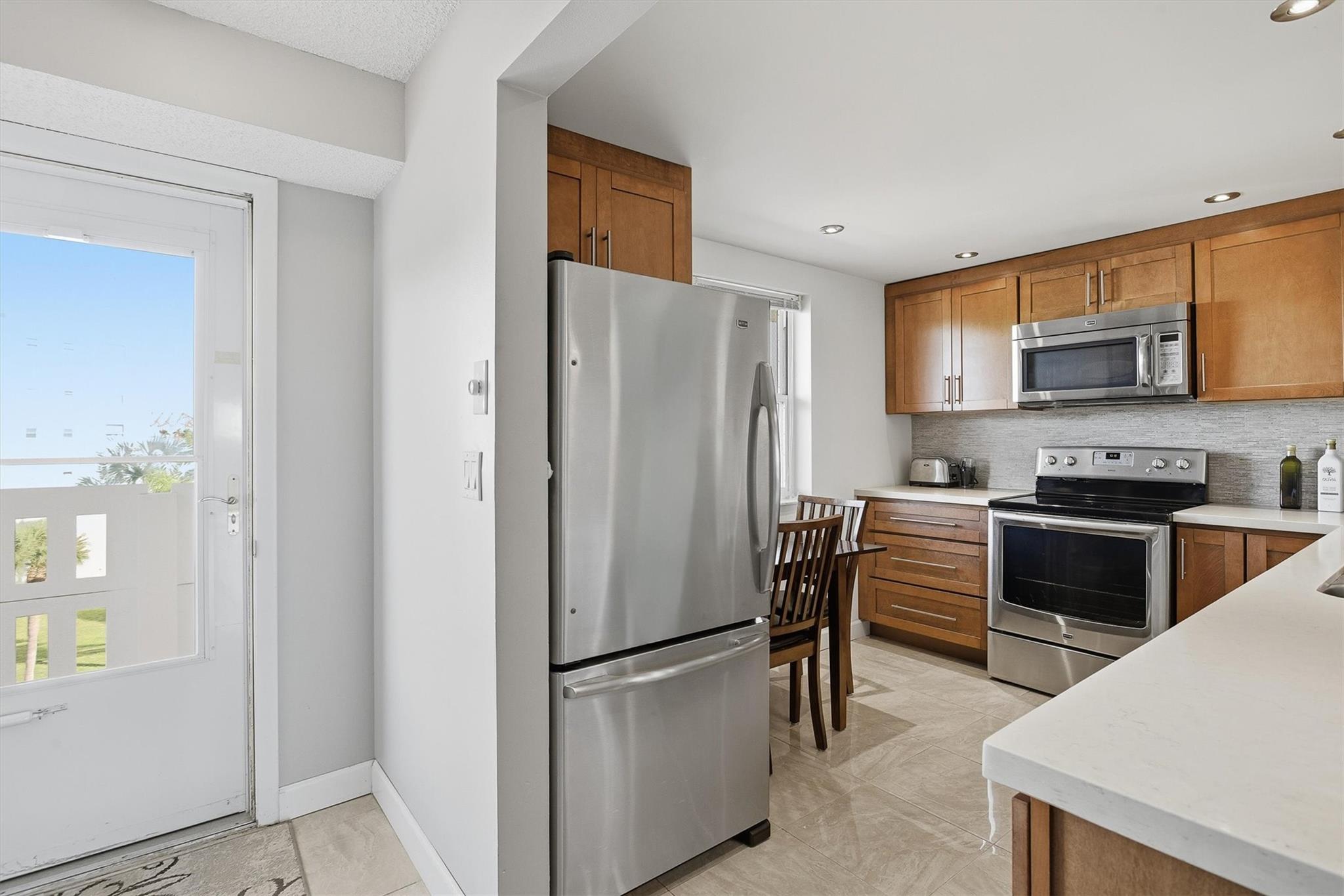 MEADOWBROOK LAKE - Residential