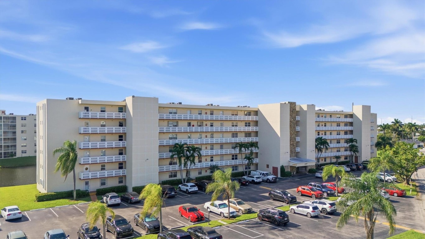 MEADOWBROOK LAKE - Residential