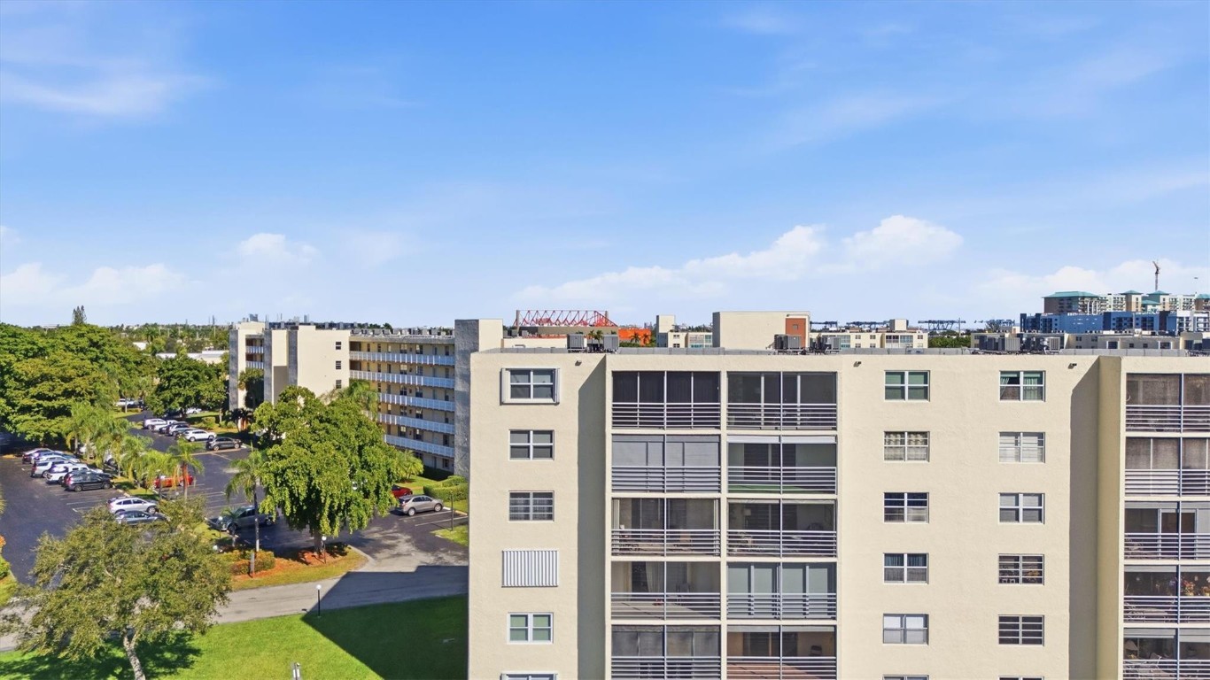 MEADOWBROOK LAKE - Residential