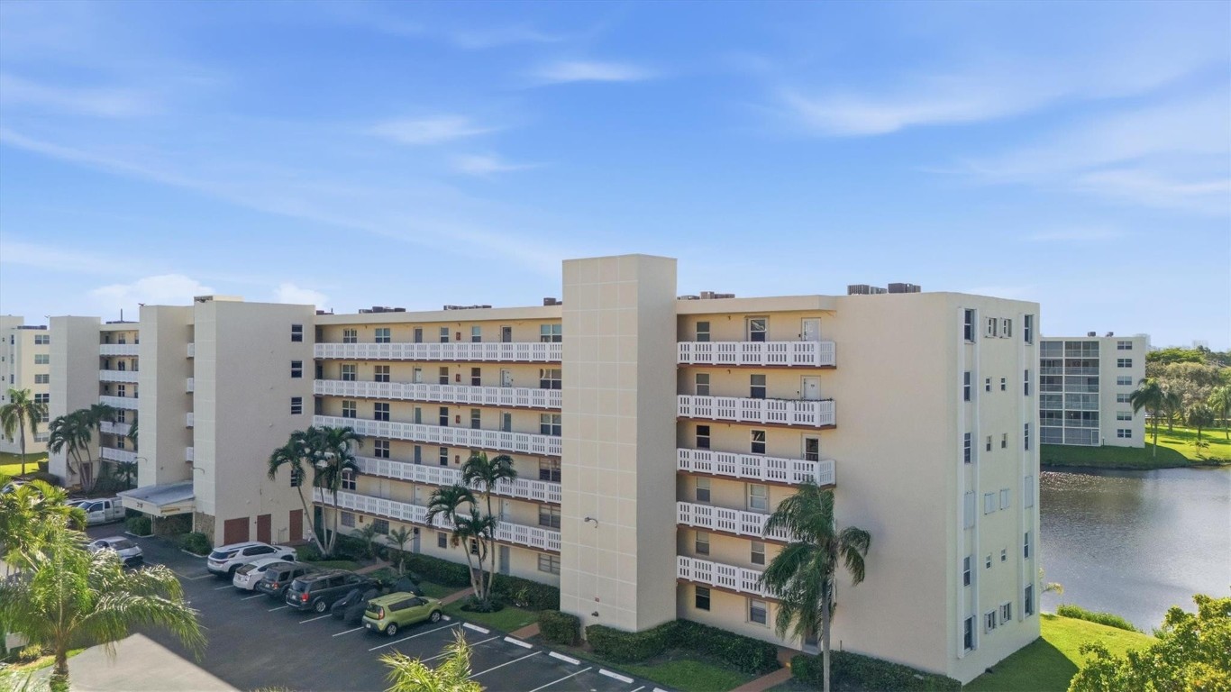 MEADOWBROOK LAKE - Residential