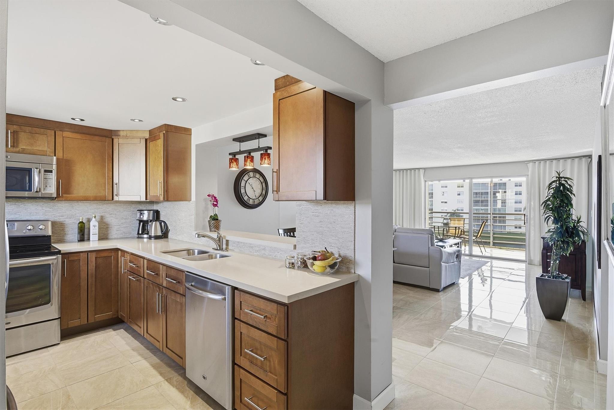 MEADOWBROOK LAKE - Residential