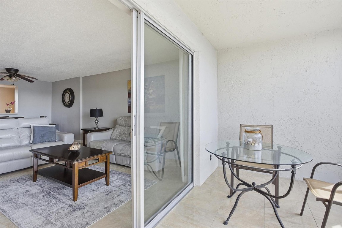 MEADOWBROOK LAKE - Residential