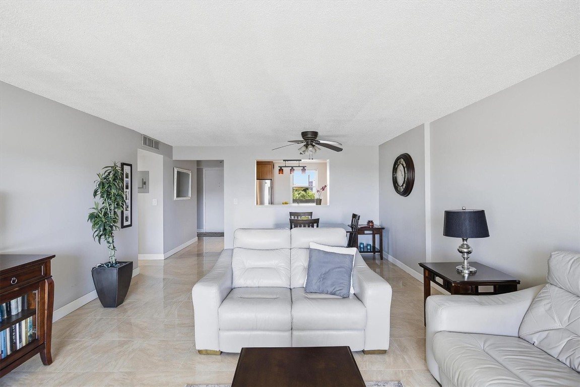 MEADOWBROOK LAKE - Residential