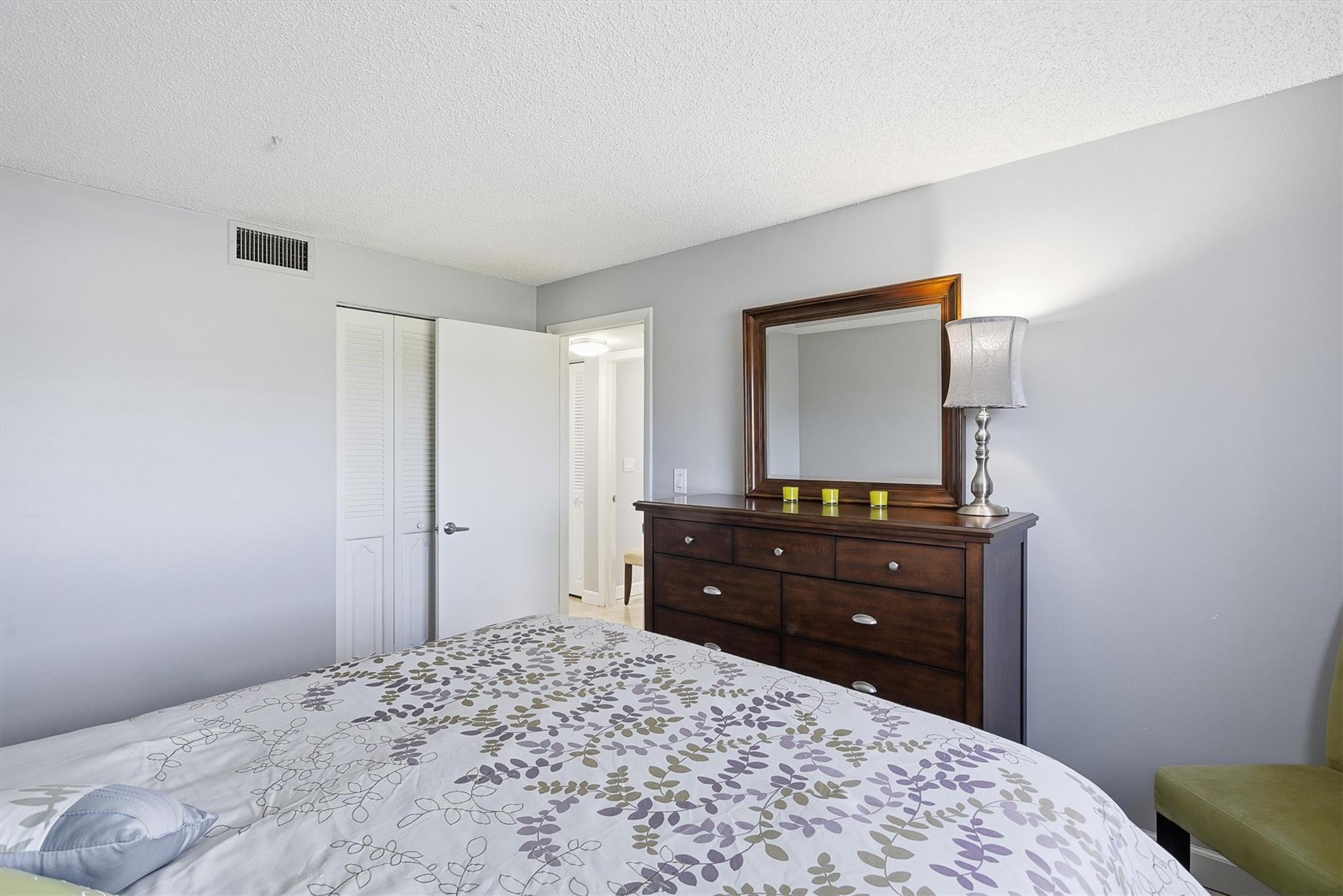 MEADOWBROOK LAKE - Residential