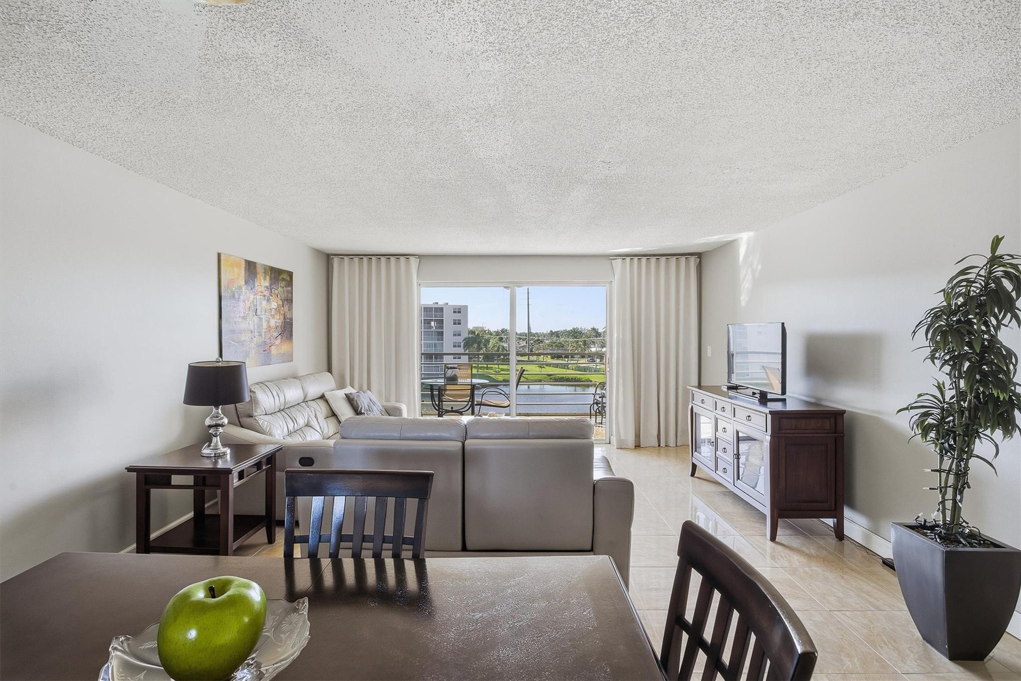 MEADOWBROOK LAKE - Residential