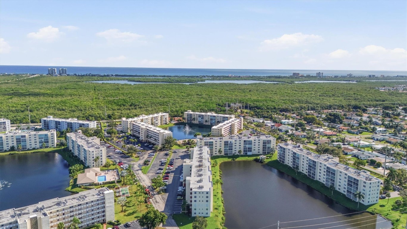 MEADOWBROOK LAKE - Residential