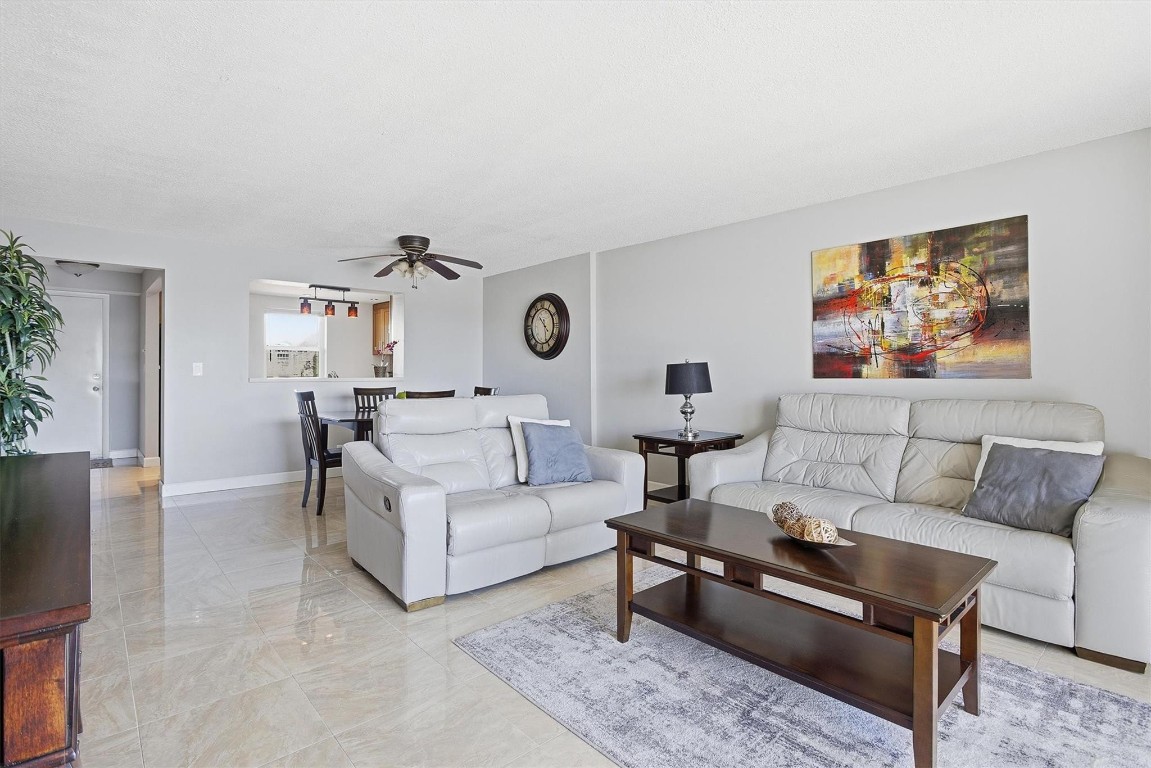 MEADOWBROOK LAKE - Residential