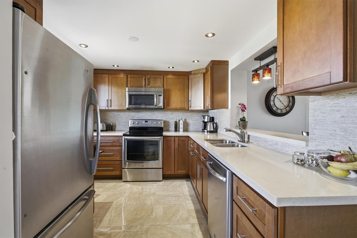 MEADOWBROOK LAKE - Residential