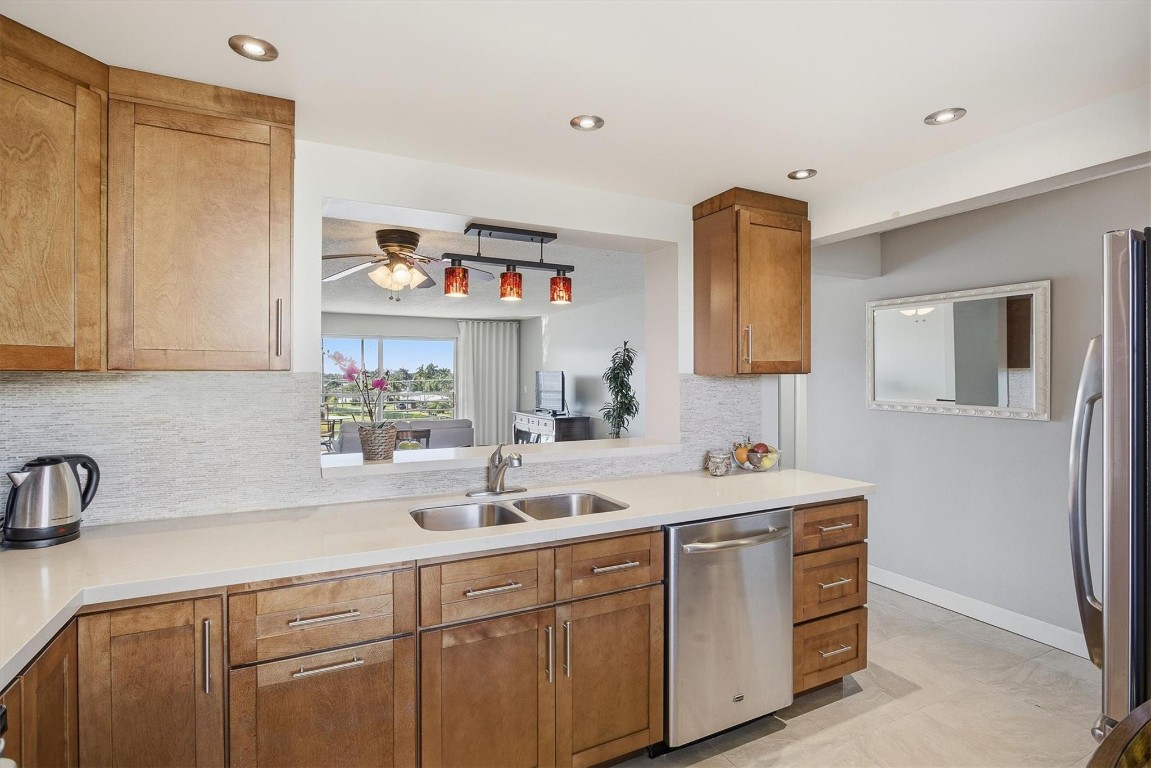 MEADOWBROOK LAKE - Residential