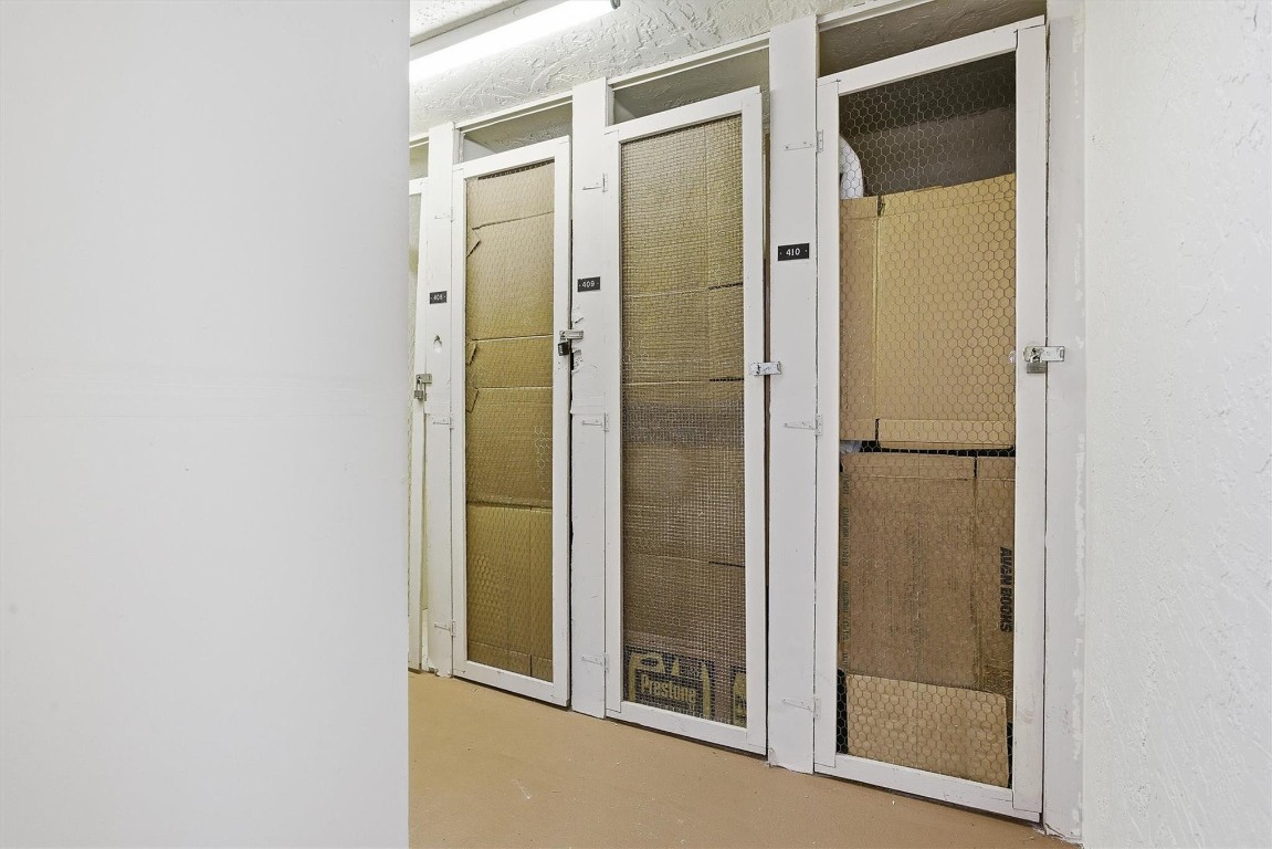 MEADOWBROOK LAKE - Residential