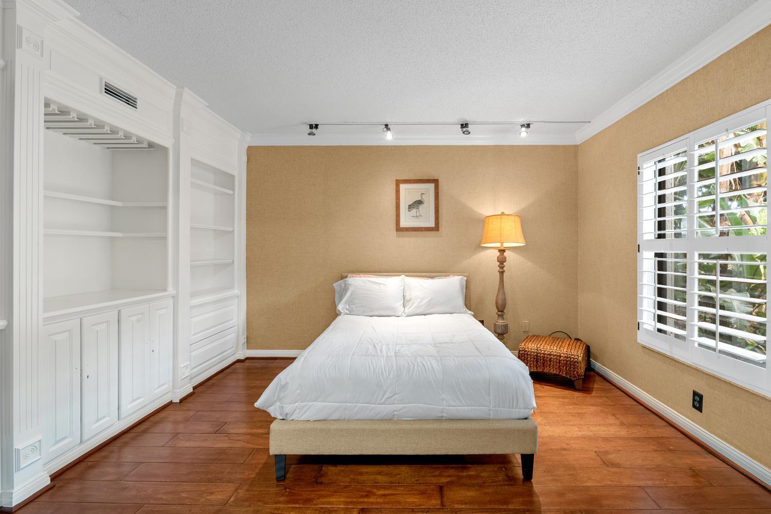 MEADOW BROOK CONDO - Residential