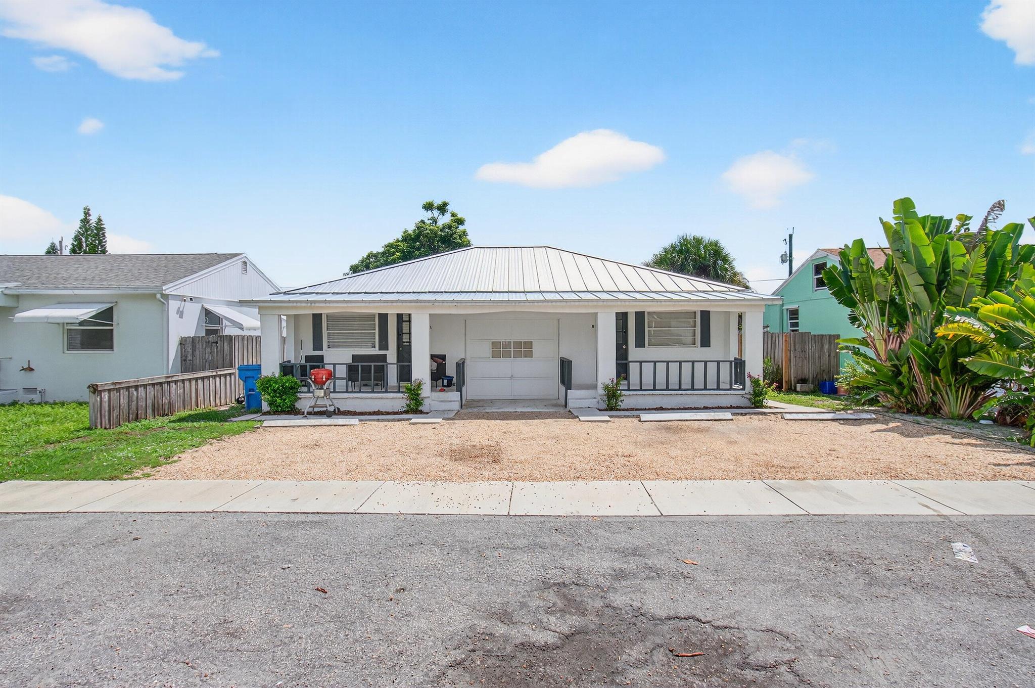 1 Bedroom, 1 Bathroom centrally located just minutes from Ocean Ave, Lantana Beach, Old Key Lime, Publix, and I-95. Featuring a spacious kitchen, Central A/C, Washer and Dryer, New Ceiling Fan, New Backsplash, an abundance of natural light, and a Private Fenced Backyard. Off-Street Parking. Fast Move-In Available--- First, Last, Security.
