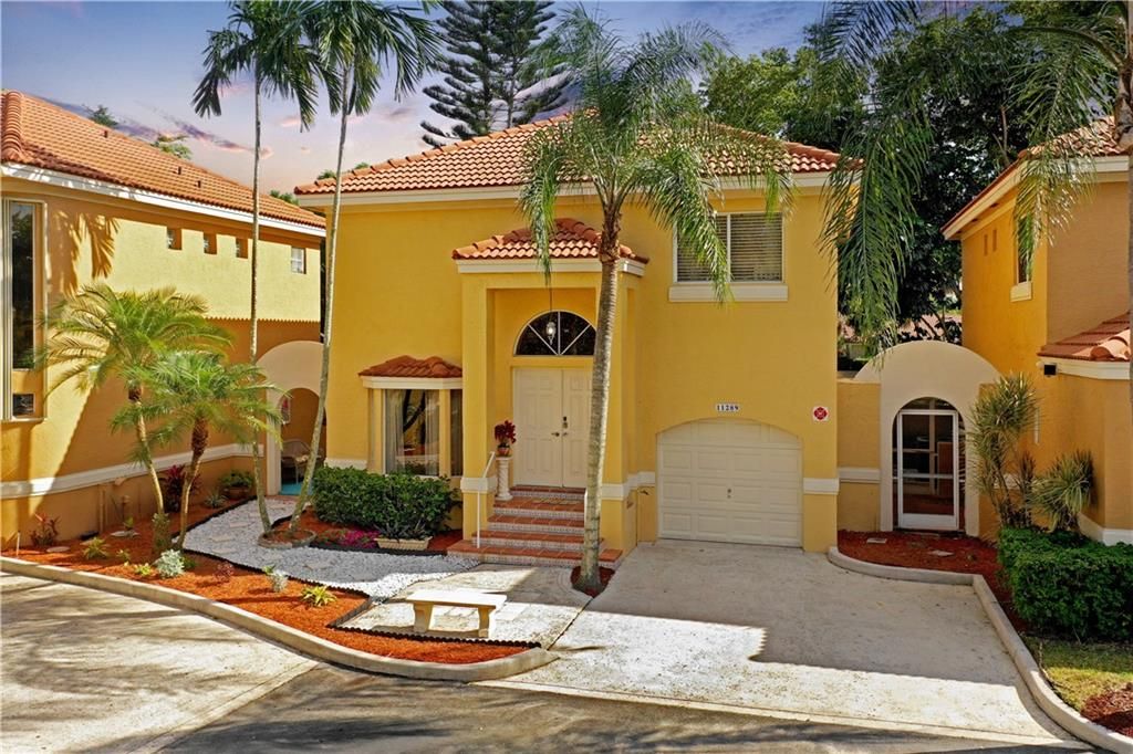 Photo of 11289 Lakeview Dr #37J, Coral Springs, FL 33071 (MLS # F10277060)