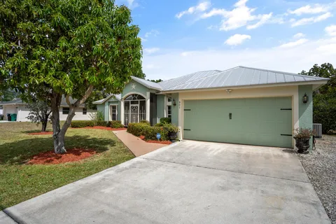 901 SW Idol Avenue, Port St Lucie, FL MLS: R11083857