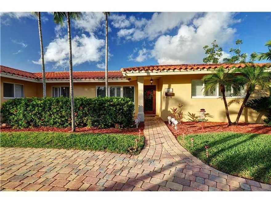 - Beautiful, super clean annual rental in Coral Ridge  - Great east Fort Lauderdale location  - Available immediately  - Completely remodeled including stunning kitchen, wood floors, and awesome bathrooms  - Large pool and great back yard  - Big Family ro om with attached 3d bath  - Awesome master suite has large walk in closet and great bath with separate shower and spa tub..2 sinks  - All hurricane impact windows and doors  - Owner pays for pool and lawn  - Long term rental with stable owner