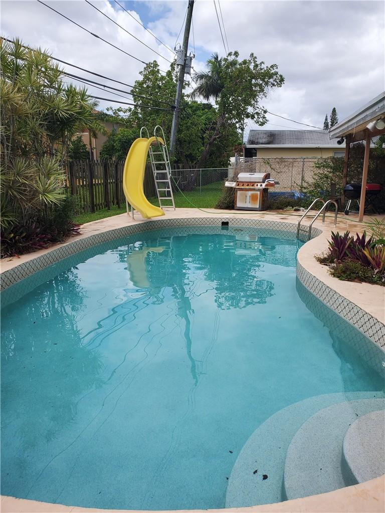 North Dade County Club Vi - Residential