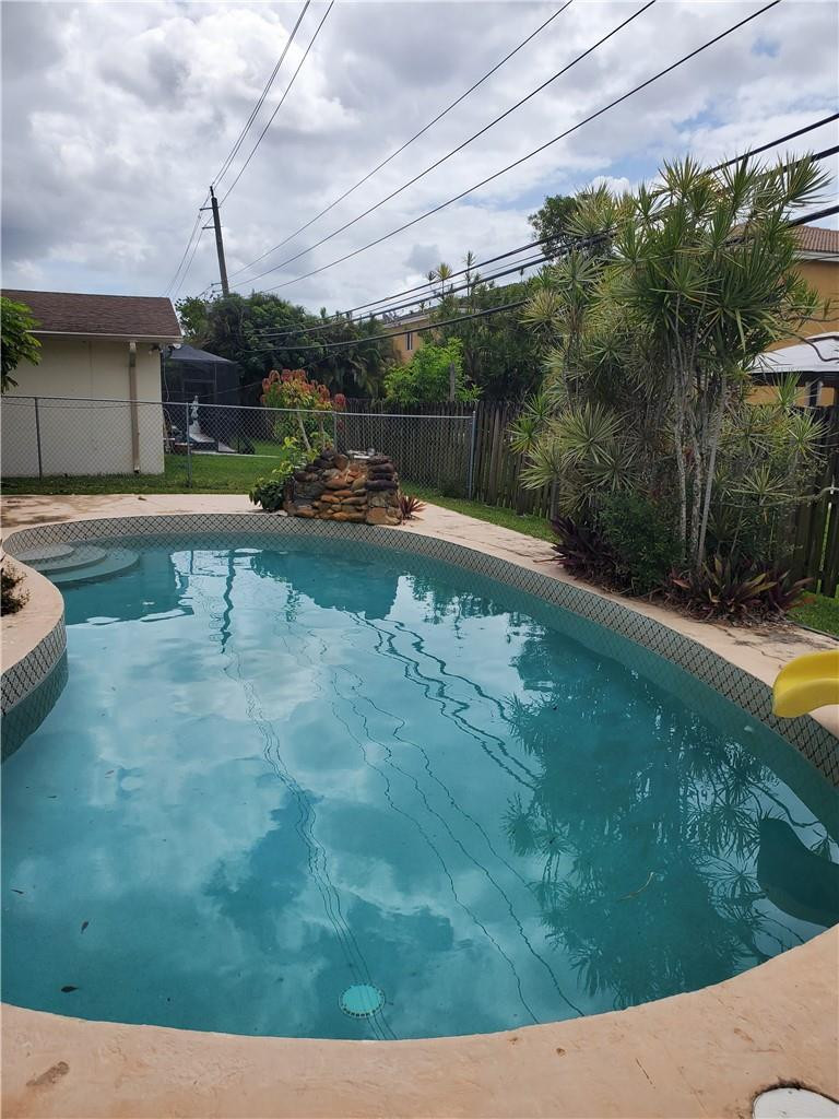 North Dade County Club Vi - Residential