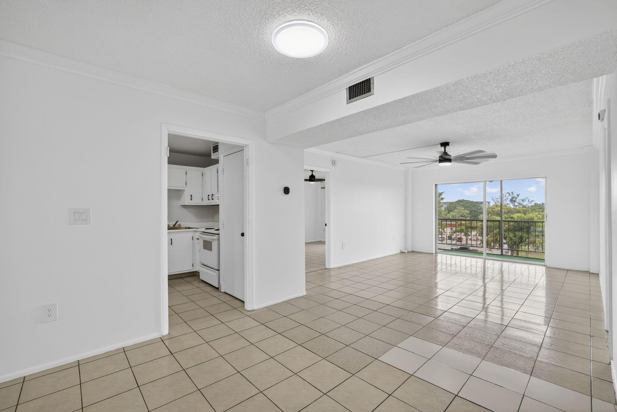 4174 Inverrary Drive 513