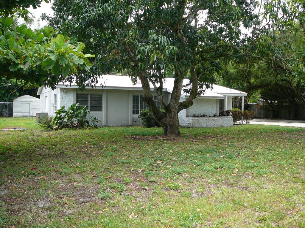 Photo of 1709 Coronado Avenue, Fort Pierce, FL 34982 (MLS # R11087184)