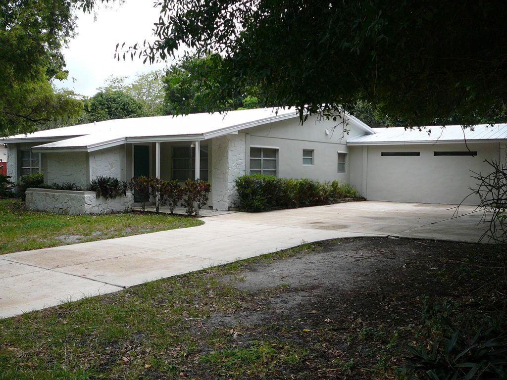 Photo of 1709 Coronado Avenue, Fort Pierce, FL 34982 (MLS # R11087184)