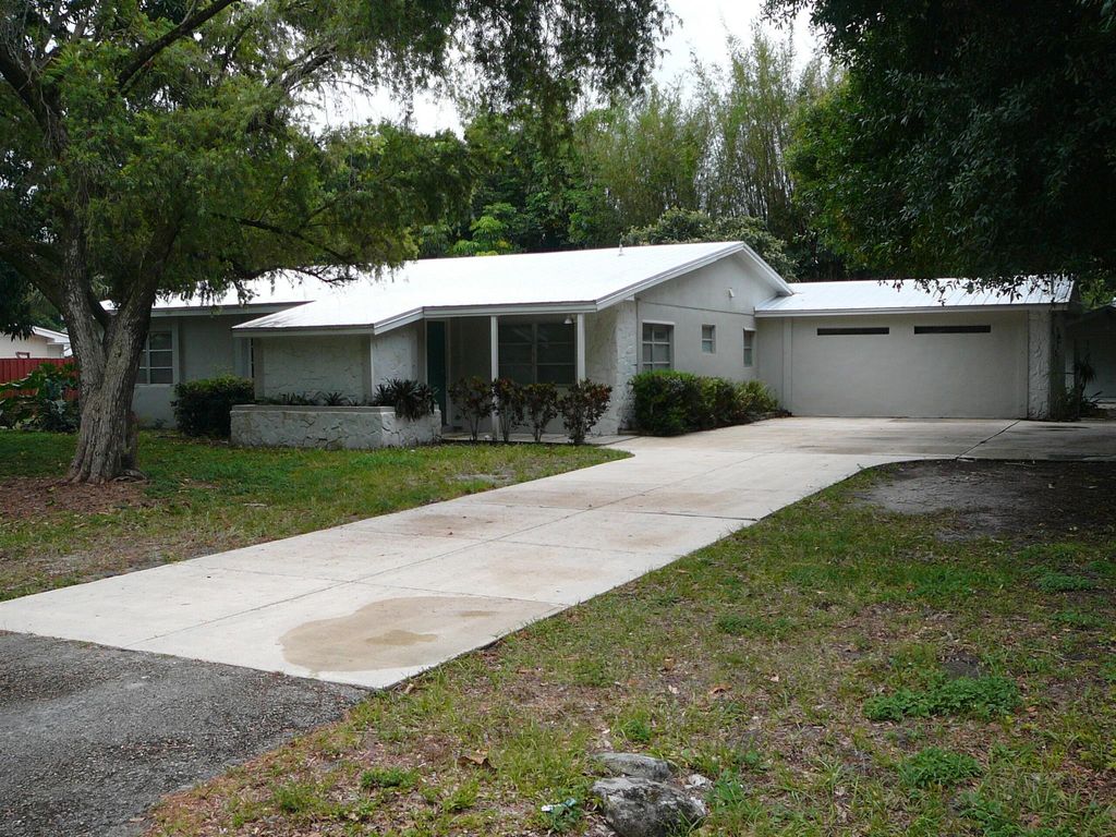 Photo of 1709 Coronado Avenue, Fort Pierce, FL 34982 (MLS # R11087184)