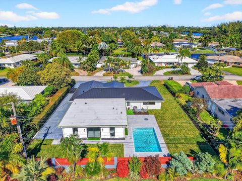 Tiny photo for 1410 Beta Court N, Lake Clarke Shores, FL 33406 (MLS # R11159869)