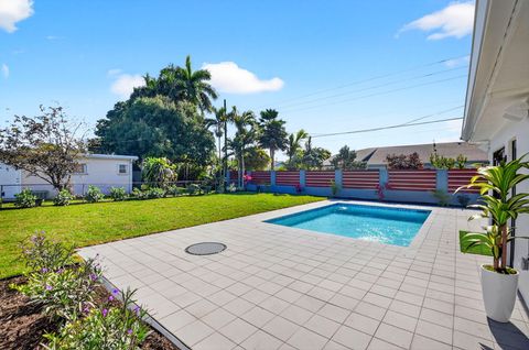 Tiny photo for 1410 Beta Court N, Lake Clarke Shores, FL 33406 (MLS # R11159869)