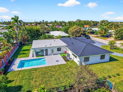 Tiny photo for 1410 Beta Court N, Lake Clarke Shores, FL 33406 (MLS # R11159869)