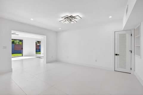 Tiny photo for 1410 Beta Court N, Lake Clarke Shores, FL 33406 (MLS # R11159869)