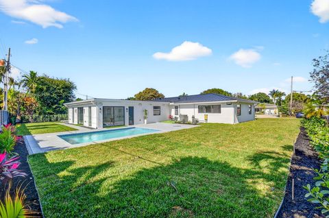 Tiny photo for 1410 Beta Court N, Lake Clarke Shores, FL 33406 (MLS # R11159869)