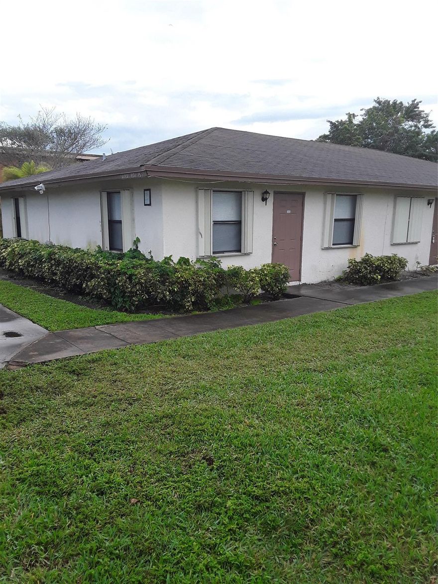 FULLY TILED, CLOSE TO SCHOOLS, PARK, SHOPPING, ACCORDION HURRICANE SHUTTERS
QUICK APPROVAL BY BROKER/OWNER.
PLENTY OF PARKING, LARGE YARD .
TENAT PAYS ONLY $50.00 /MONTH FOR WATER