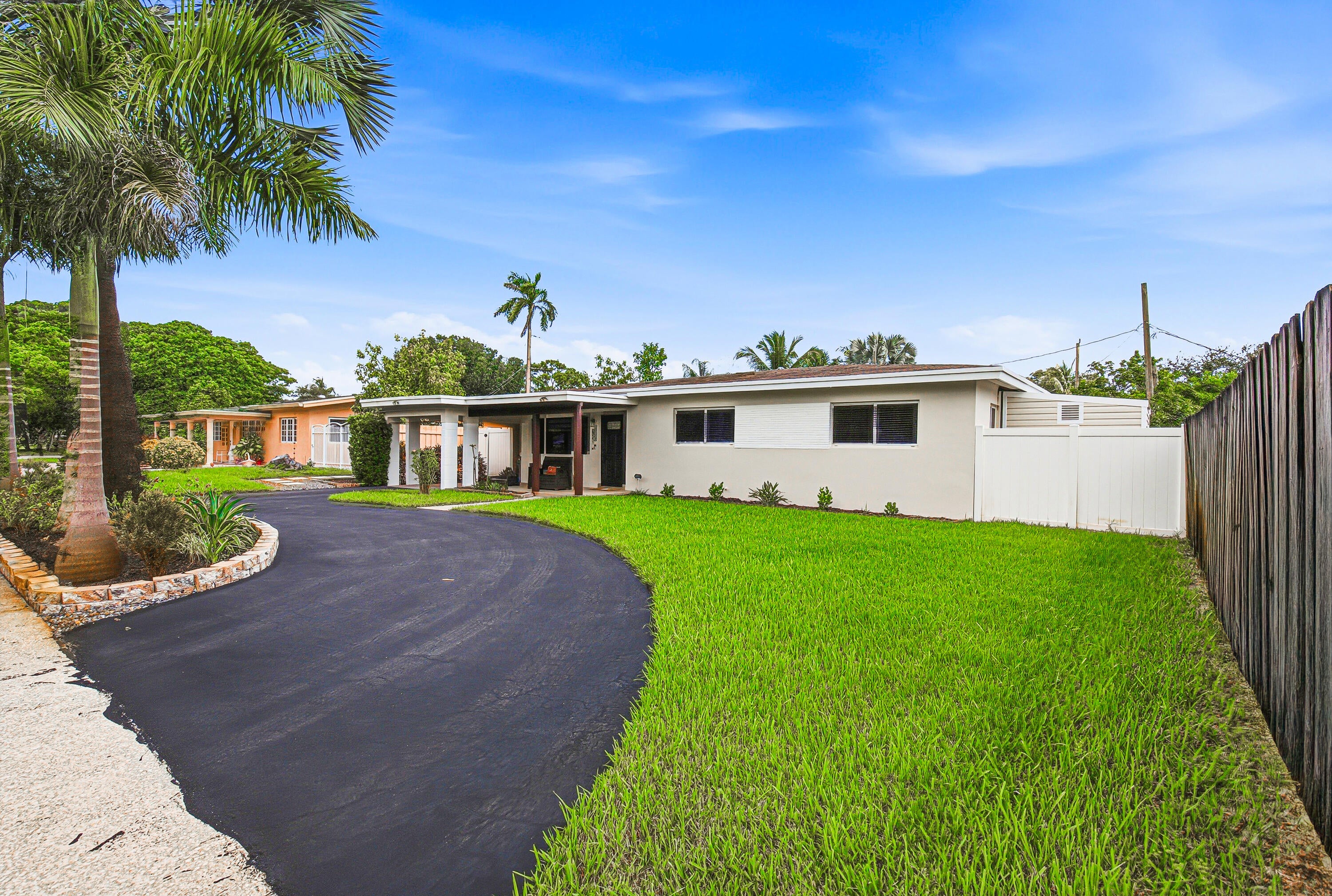 1530 SW 25TH Avenue