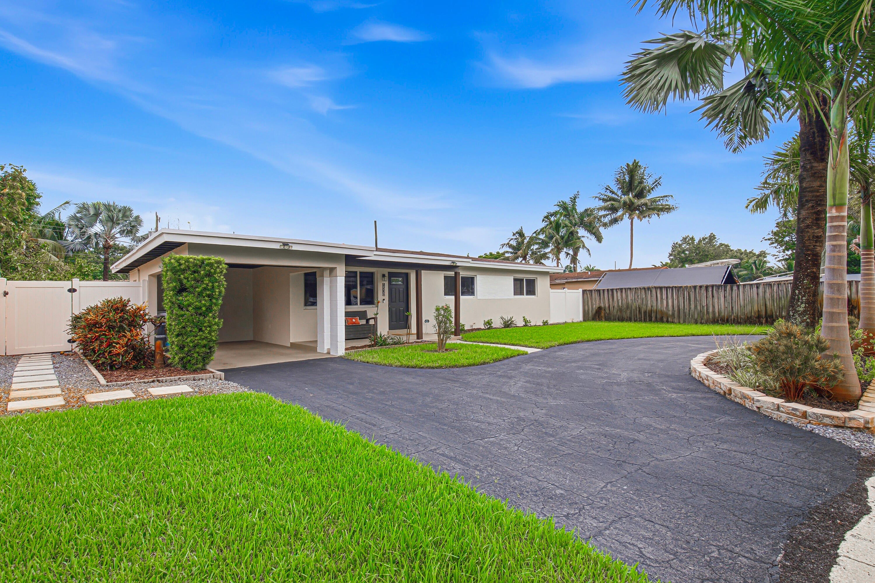 1530 SW 25TH Avenue