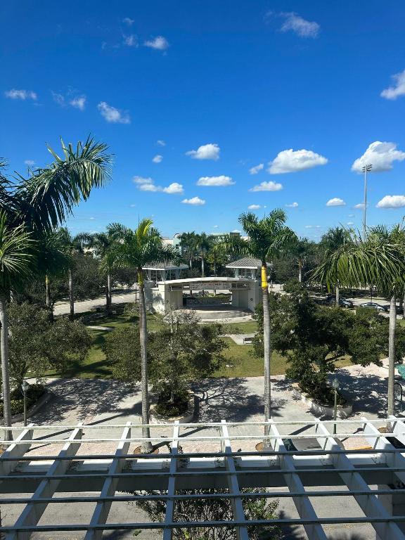 VILLAGE AT ABACOA CONDO - Residential Lease