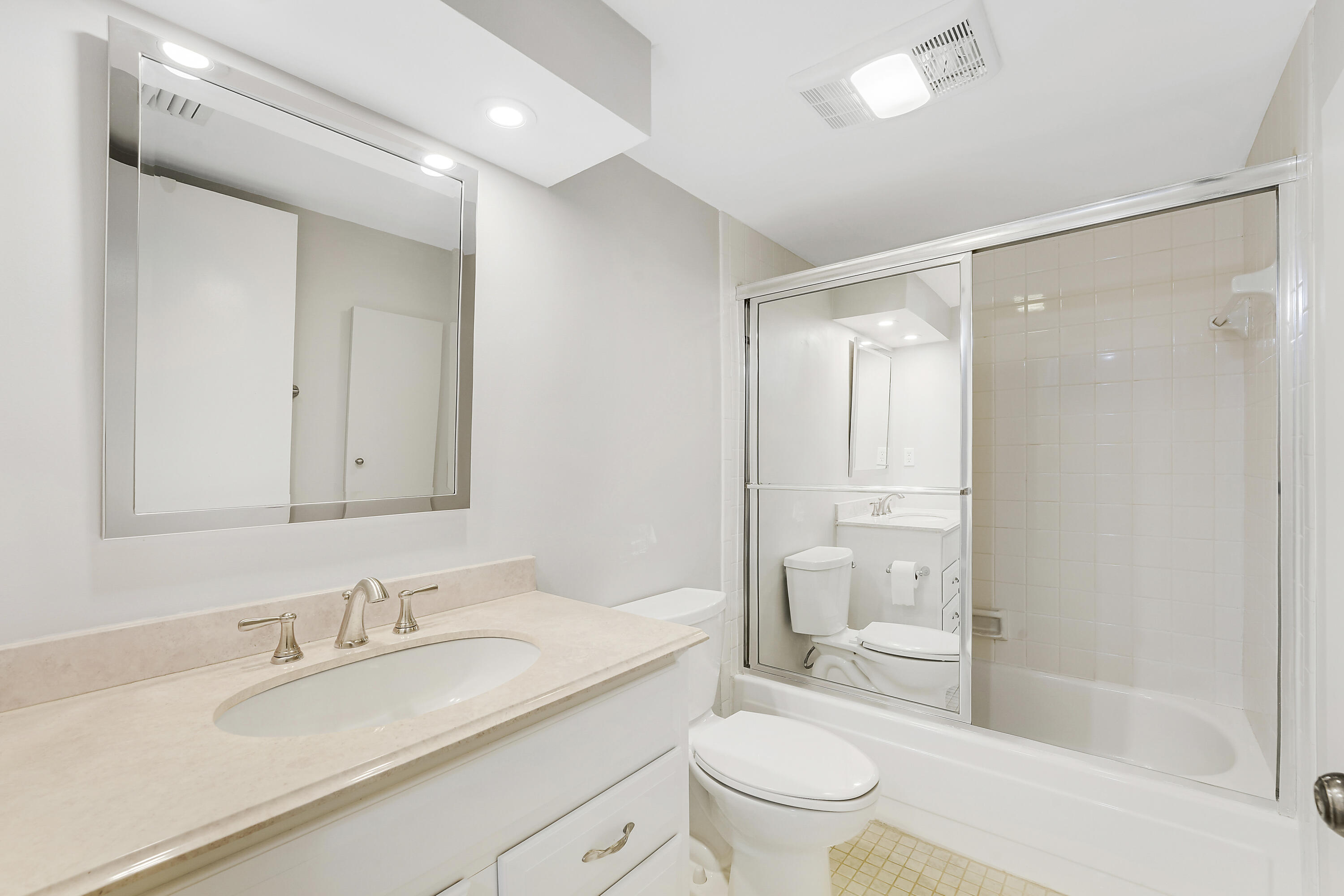 ESSEX AT POINCIANA CONDO - Residential Lease
